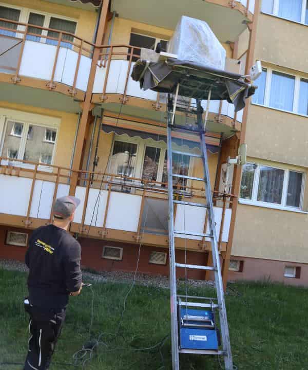 Büroumzug mit Möbellift in Emden